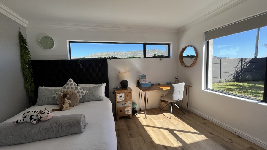 5 Bedroom Property for Sale in Clovelly Western Cape
